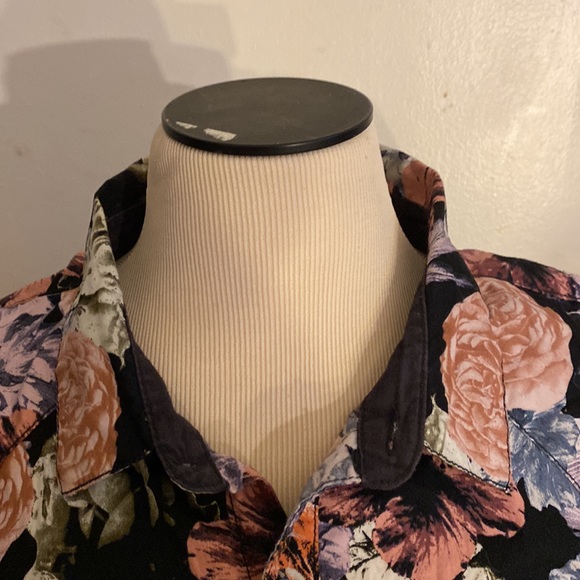 INC International concept size XXXL button down blouse with flowers all over it. - Picture 3 of 9